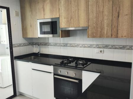 Piso de alquiler en Avenida del Municipi, 12, Juzgados - Plaza de Toros - Photo 2