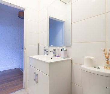 2 Bed Semi-Detached House, Florist Mews, SE6 - Photo 5