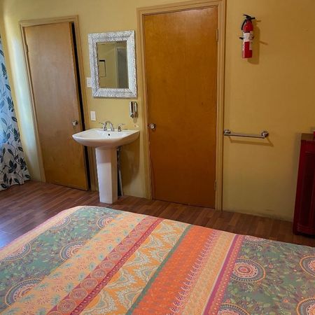 Chambre avec toilette et douche privée - Photo 4