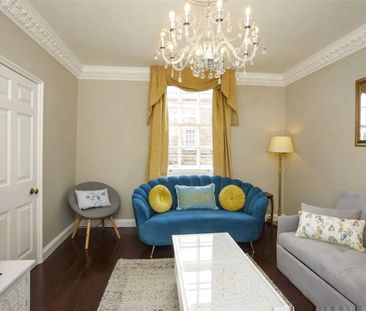 A stylish and versatile 3 bedroom 3 storey townhouse with an alloca... - Photo 1