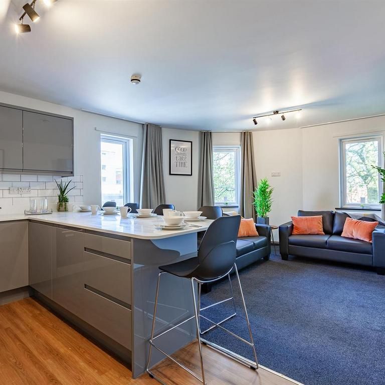 1 bedroom in a flat share to rent - Photo 1