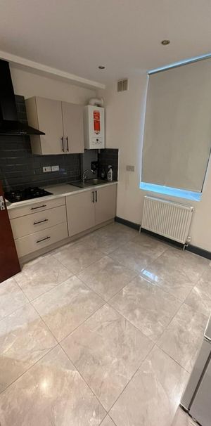 2 Bed Flat, Upper Tooting Road, SW17 - Photo 1