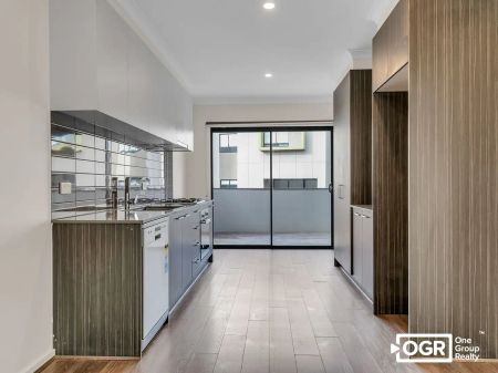 “Three-Story Charmer!” - Photo 3