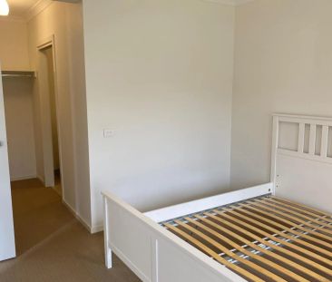 Modern Family living - Photo 2