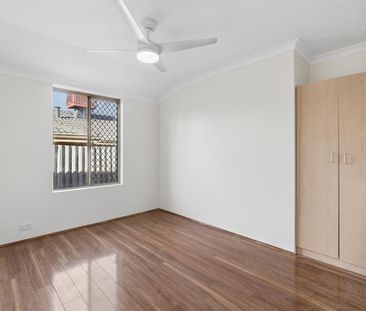 Secure 4 Bedroom Family Home - Photo 4