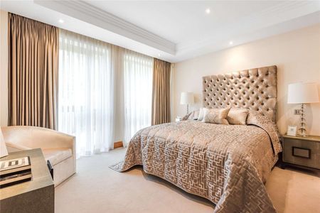 A spacious four bedroom ground floor apartment ideal for entertaining and enjoying the views over the Charters estate. - Photo 5