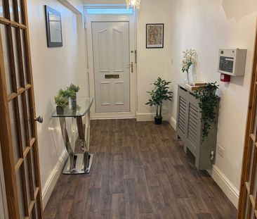 South Street Room 3 - Photo 3