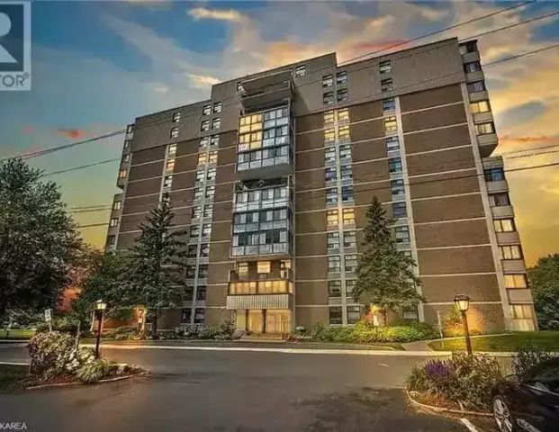 Stunning 2 bed/1 bath Waterfront Condo | 2 Mowat Avenue, Kingston - Photo 1