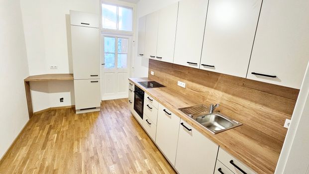 Großzügige 5-Zimmer Altbauwohnung Nähe Stadtpark und UNIVERSITÄTSVIERTEL - Photo 1