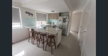 4-Bedroom Exceptional Tri-Level Unfurnished Home - Photo 3