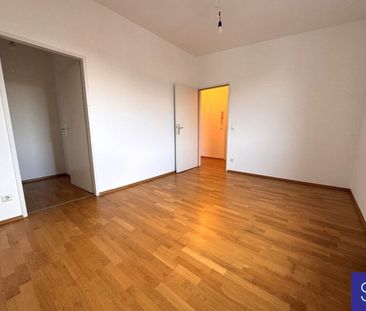 Provisionsfrei: Schöne 57m² DG-Wohnung mit Einbauküche und Lift - 1... - Photo 4