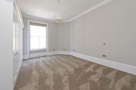 Price £2,500 pw - Available Now - Unfurnished - Photo 4