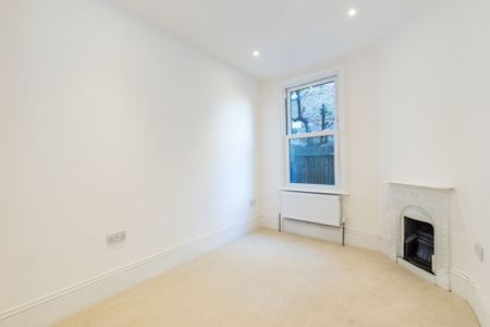 3 bedroom flat to rent - Photo 2