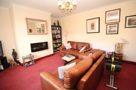 3 bedroom detached house to rent - Photo 4