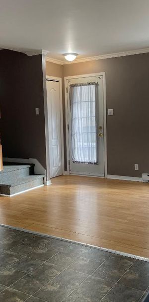 DISPONIBLE 1ER JUIN - CENTRE-VILLE JOLIETTE- SPLENDIDE 4 1-2 SUR 2 ÉTAGES(MAISON DE VILLE) - Photo 1