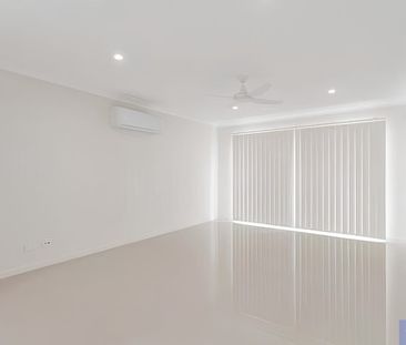 🏡 8 Oakbank Circuit, Burpengary East – Modern Family Living - Photo 1