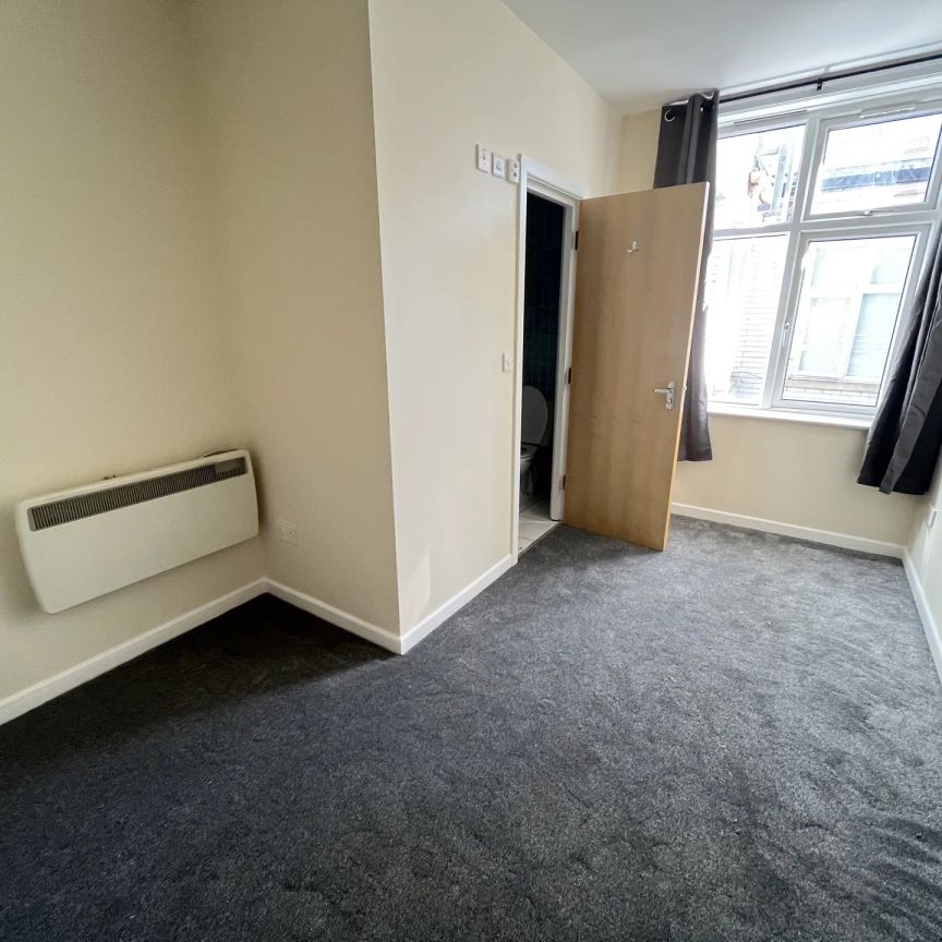 2 bed flat to rent in Westover Road, Bournemouth, BH1 - Photo 1