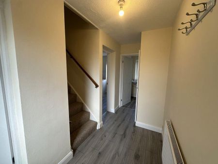 2 bedroom semi-detached house to rent - Photo 2