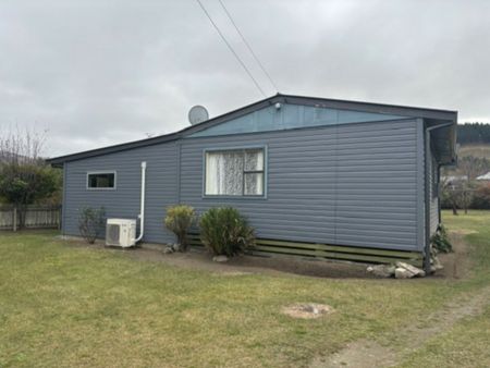 FULLY FURNISHED 3 BEDROOM HOME - Photo 2