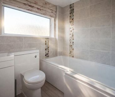 4 bedroom semi-detached house to rent - Photo 4