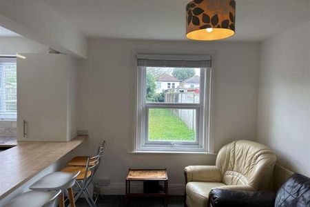 Bedroom Semi Detached House In Winton, BH9 - Photo 3