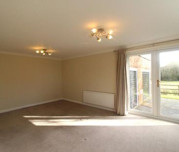 4 bedroom bungalow to rent - Photo 1