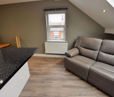 2 bedroom Flat in Woodsley Road, Leeds - Photo 1