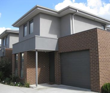 Modern 2 Bedroom Townhouse - Photo 2