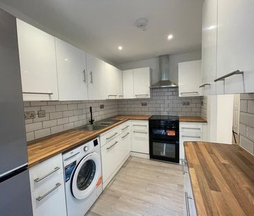 4 Bed Terraced House, Harrier Way, E6 - Photo 6