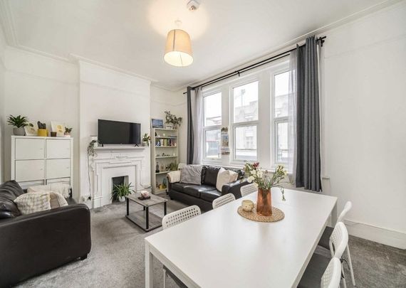 Tooting High Street, SW17 0RG, London - Photo 1