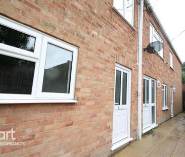 2 bedroom semi-detached house to rent - Photo 4