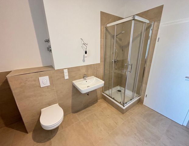 Attraktive 2-Raum-Wohnung mit Einbauküche - Photo 1