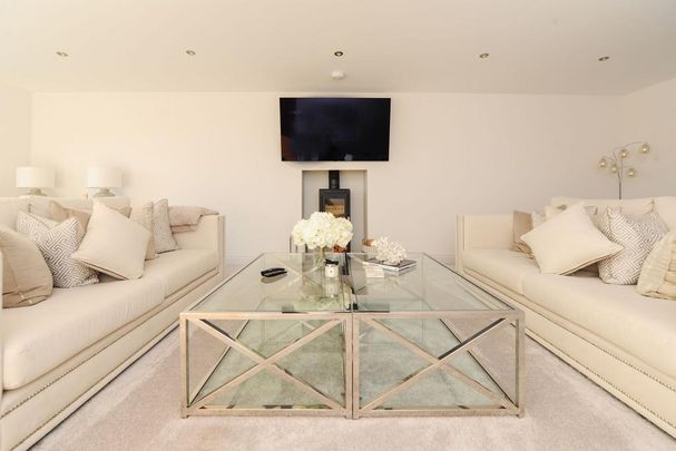 4 bedroom detached house to rent - Photo 1