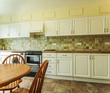 Weekes Drive, Cippenham, SL1 - Photo 6