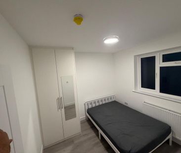 5 bedroom semi-detached house to rent - Photo 6