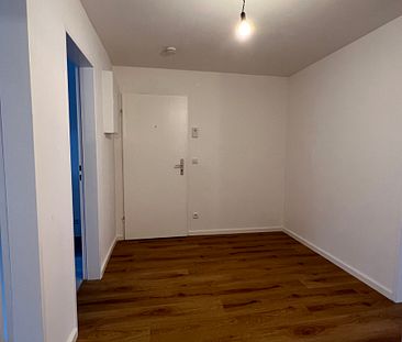 Modernisierte 2-Zimmer-Dachgeschoss-Wohnung in Hamburg-Jenfeld / Nähe EKZ - Foto 2