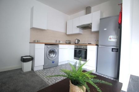 3 bedroom flat to rent - Photo 5