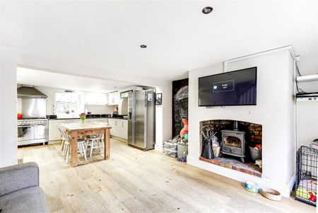 4 bedroom terraced house to rent - Photo 2