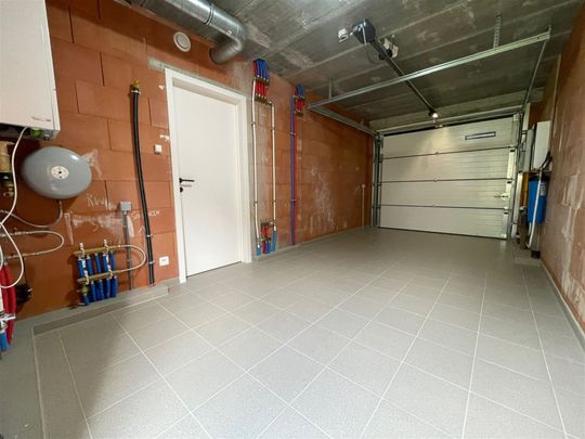 Nouvelle maison dans un quartier résidentiel - Photo 1