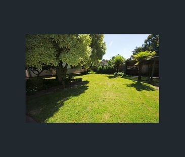 4 BEDROOM FAMILY HOME - Photo 4