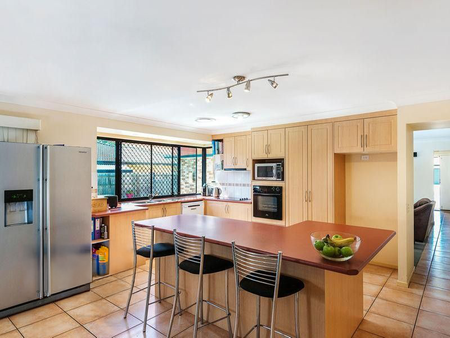 SWIMMING POOL PERFECT FOR SUMMER! - Photo 3