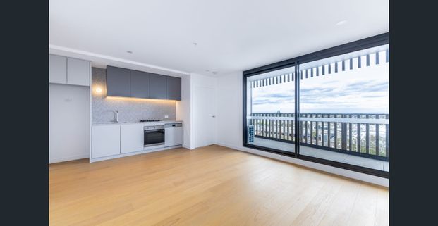 Stylish and Convenience meets City Views! - Photo 1