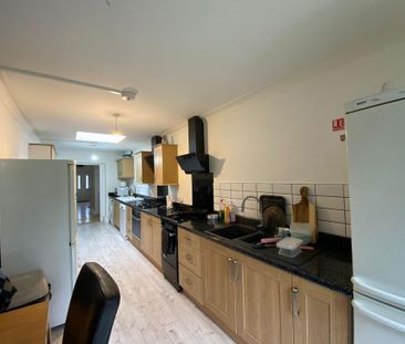 1 bedroom in a house share to rent - Photo 4
