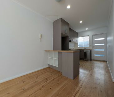 Charming, Renovated and Homely. - Photo 4