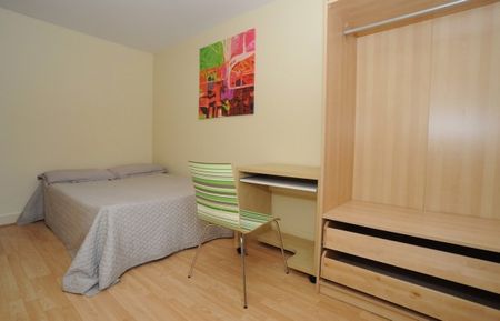 MODERN STUDENT 4 BEDROOM TERRACE NR TOWN CENTRE WITH UTILITES INCLUDED - Photo 3