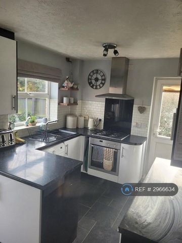 2 bedroom end of terrace house to rent - Photo 4