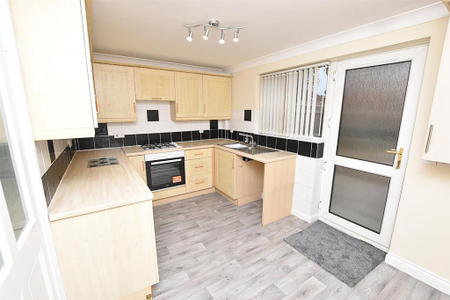 2 bedroom townhouse to rent - Photo 3