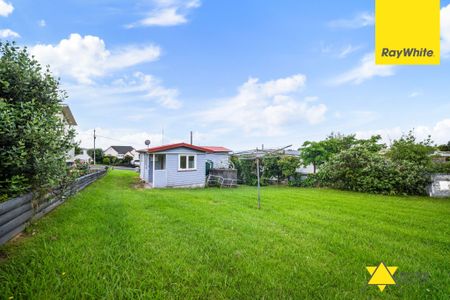 Cozy 2-Bedroom Home in the Heart of Stanmore Bay - Photo 4