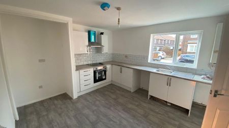 3 bedroom terraced house to rent - Photo 4