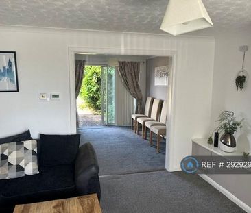 3 bedroom semi-detached house to rent - Photo 2